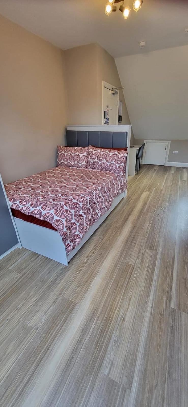Sands House - Luxury Modern Studios With Secure Parking In Epsom, Surrey Quarto foto